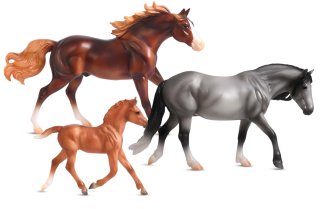 Breyer Classic (1:12) 10229 - Playful Pony Family Set