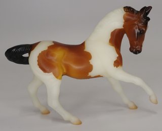 Breyer Stablemate (1:32) 5396 - Glow in the Dark Pinto (Bild zeigt das aktuelle Pferd)