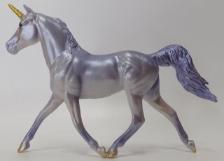 Breyer Stablemate (1:32) 880081 - Unicorn  (picture shows the actual horse)