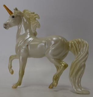 Breyer Stablemate (1:32) 880081 - Unicorn (picture shows the actual horse)