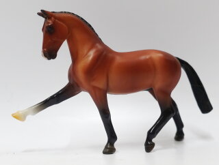 Breyer Stablemate (1:32) 6021 - Hanoverian (Bild zeigt das aktuelle Pferd)