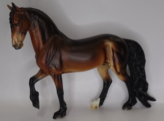 Breyer Traditional (1:9) EV-10770 - Scandi Surprise - Dark Dappeld Bay (matt)