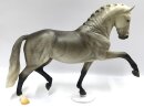 Breyer Traditional (1:9) B-EV-10469 - Seize The Day Surprise - Grey matt (Bild zeigt das aktuelle Pferd)*
