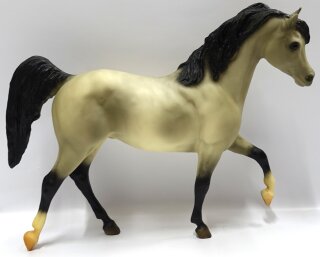 Breyer Traditional (1:9) 704195 - Greystreak (Bild zeigt das aktuelle Pferd)*
