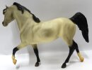 Breyer Traditional (1:9) 704195 - Greystreak (Bild zeigt das aktuelle Pferd)*