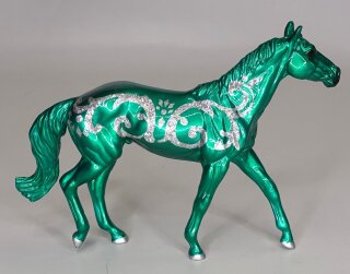 Breyer Stablemate (1:32) 712515 - Swirls n Snowflakes - Green  (Bild zeigt das aktuelle Pferd)